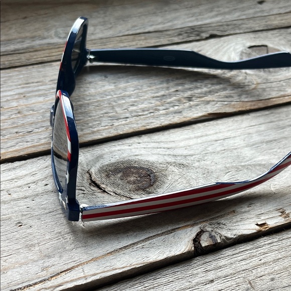 Patriotic Sunglasses with Star Design - Picture 4 of 9